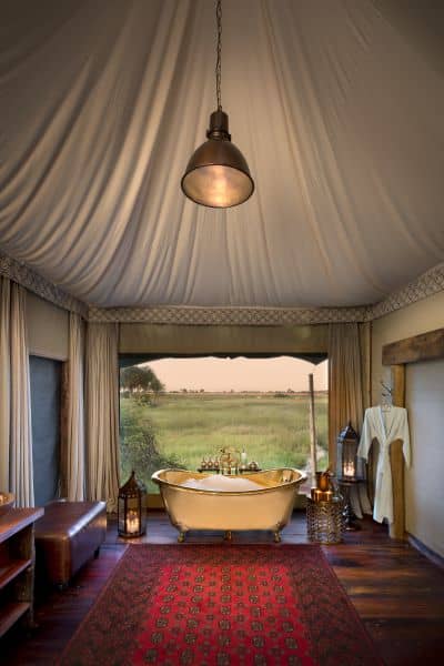 Luxurious bathtubs and carpets in Duba Plains guest tent