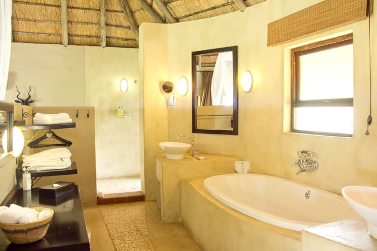 Ngoma Safari Lodge luxury en suite bathroom